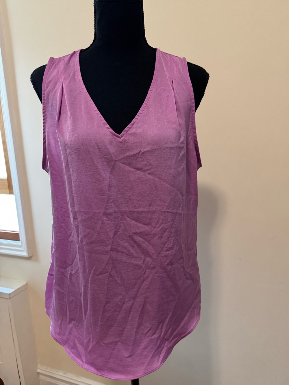 Banana Republic Sleeveless V-Neck Camisole in Lavender